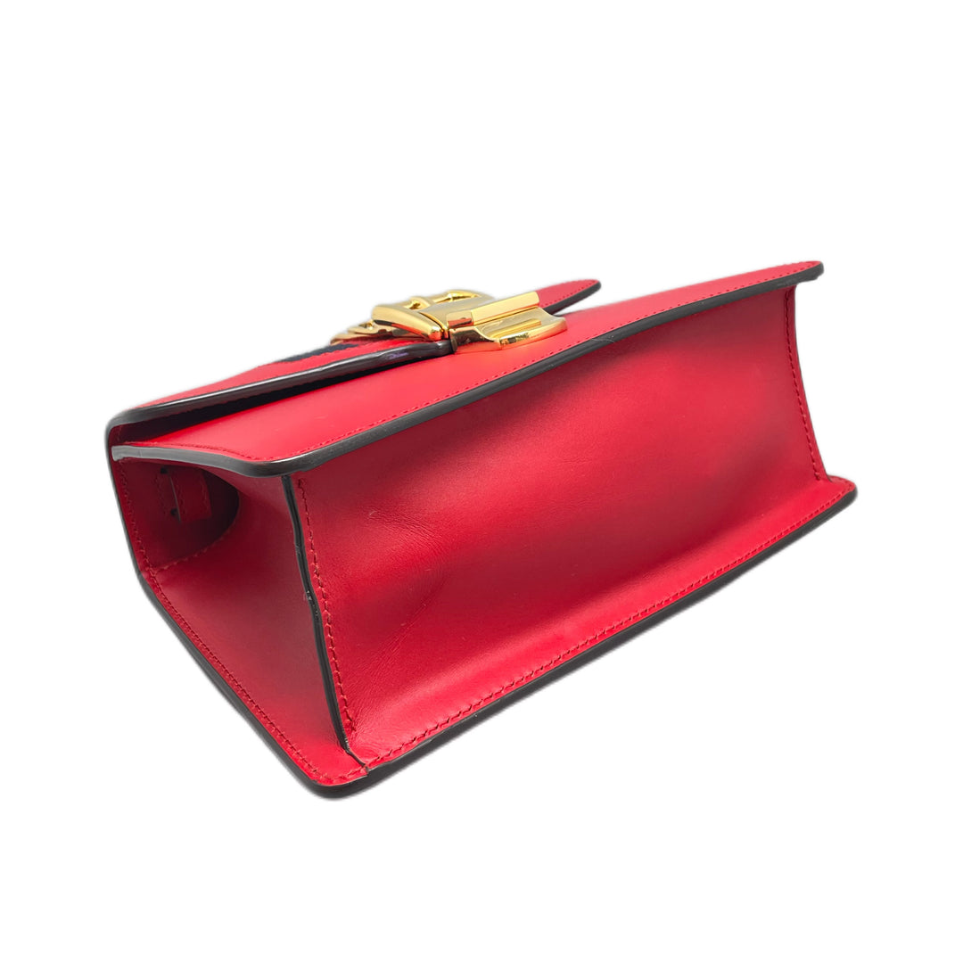 gucci塞尔维亚红色