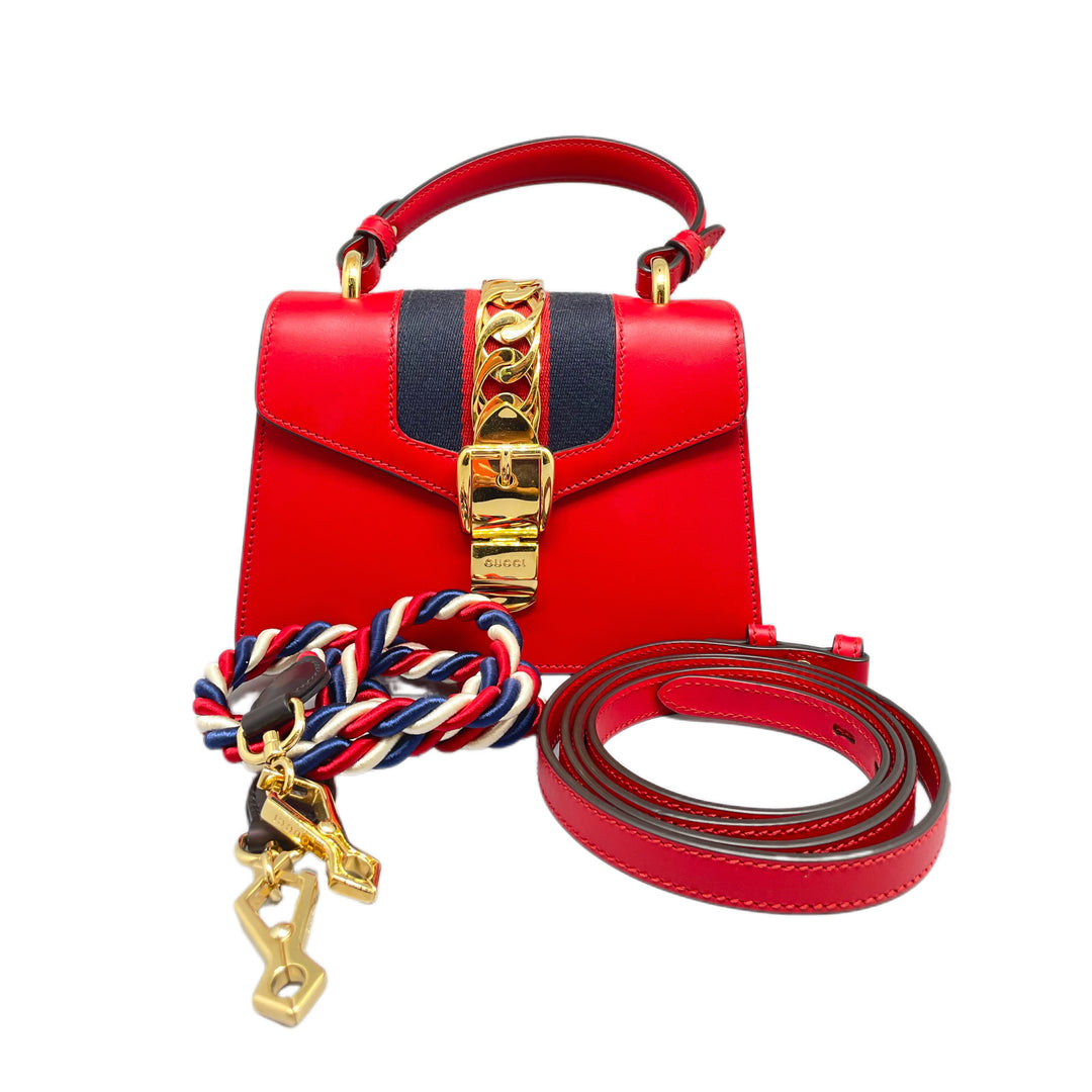 gucci塞尔维亚红色